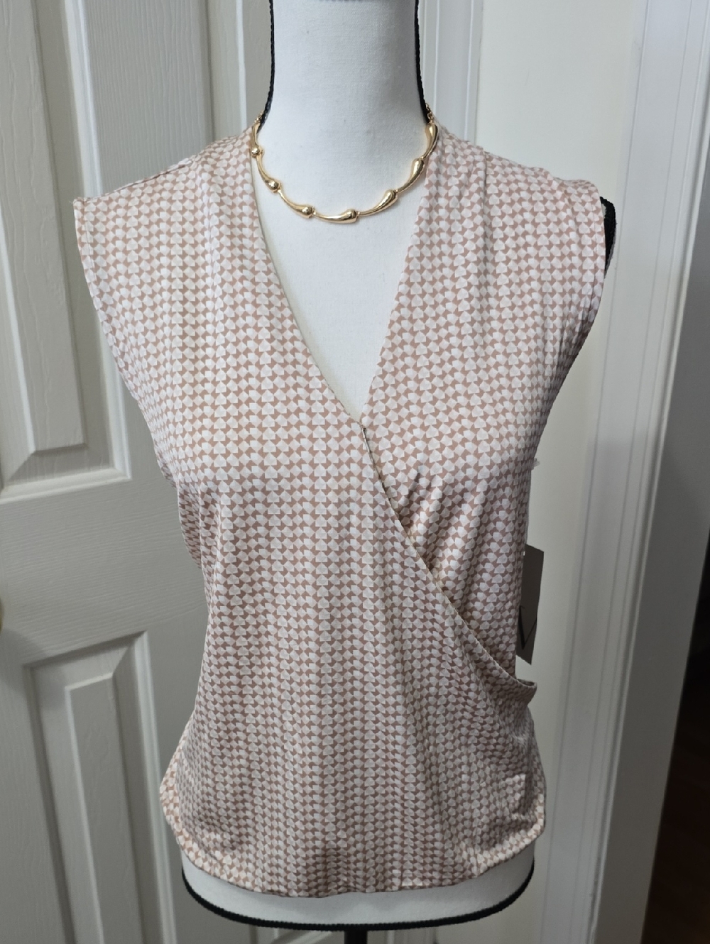 WORTHINGTON BRAND WOMEN'S SLEEVELESS TAN CRISS-CROSS GEOMETRICAL TOP SIZE LARGE